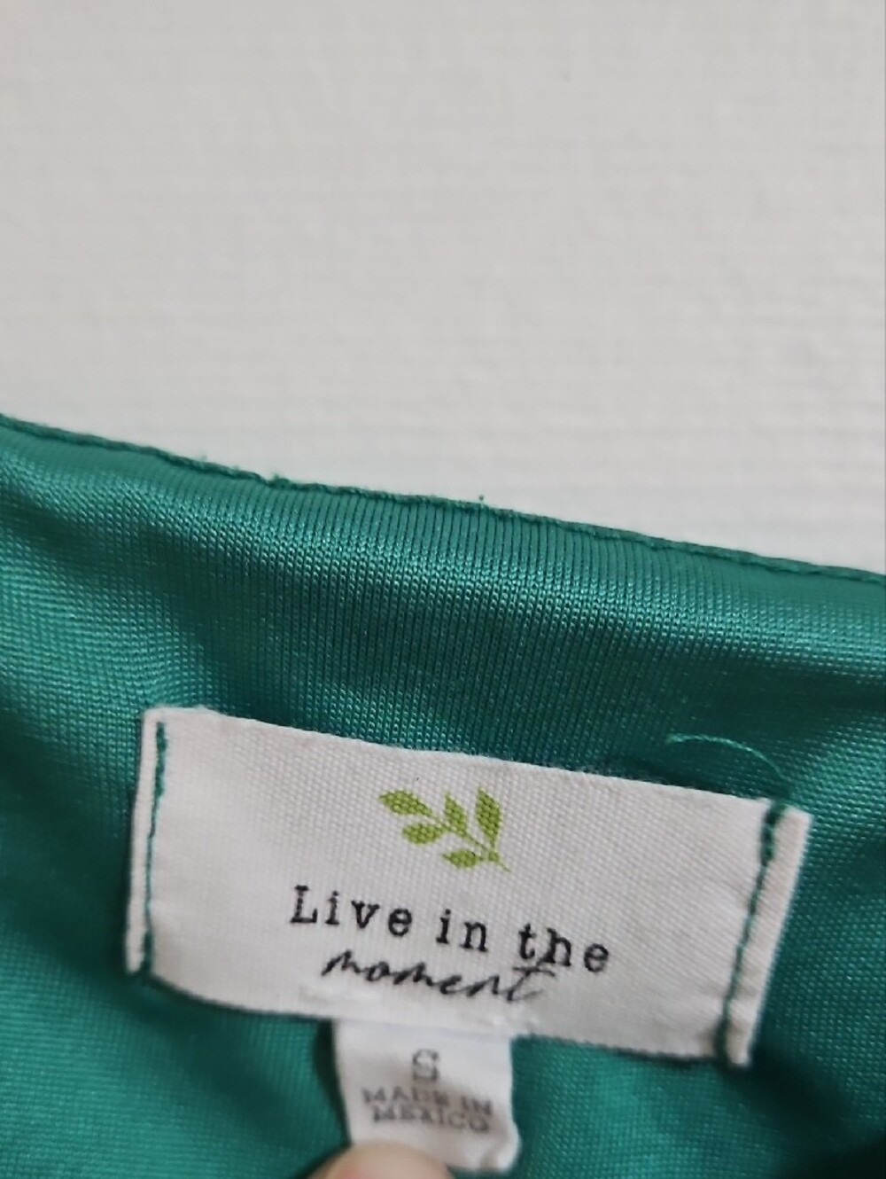 Women’s Green Square-Neck Crop Tank Top Small Live In The Moment Stretchy - Picture 2 of 3